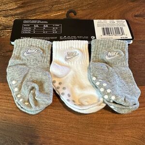 Nike Infant Socks Trio - Gray and White